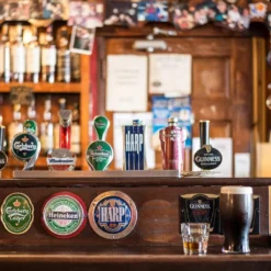 4 X Bruchfeste Gläser Becher Langlebige Wassergläser Aus Stabilem Kunststoff Saft Whisky Glas Partybecher Whiskybecher Trinkbecher In Echter Glasoptik Stapelbar -Küchenzubehör 078bef1178879b19976e9e097f68cd27