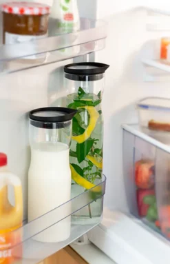 APS Glaskaraffe /// Ø 8 Cm, H: 25 Cm, 1 Liter /// Glas, 18/8 Edelstahl, Silikon /// Deckel Matt Poliert /// 10721 -Küchenzubehör 0e81455f4531a537504fbb449e0b2e33