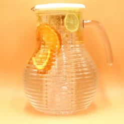 1x Kadum Karaffe Krug Mit Deckel Aus Polycarbonate Bruchfest Und Kratzfest In Echtglasoptik 3 Liter -Küchenzubehör 171256e99686878e83753313955791f7