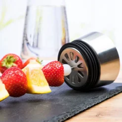 Wasserkaraffe Glas 1 L Mit Früchtespieß Edelstahl Ausguss -Küchenzubehör 1b48c6b496b1a1f4f16b530fa35f0bc3