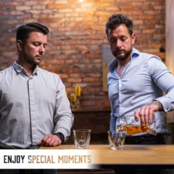 Whisiskey - Whisky Karaffe – Twisted Dekanter Set - Whiskey Karaffe Set - 1000ML - Geschenke Für Männer - Inkl. 8 Whisky Steine, Zange & 2 Whisky Gläser 11 Whisiskey - Whisky Karaffe – Twisted Dekanter Set - Whiskey Karaffe Set - 1000ML - Geschenke Für Männer - Inkl. 8 Whisky Steine, Zange & 2 Whisky Gläser -Küchenzubehör 708aed6bbb757a7244b555fb23607598