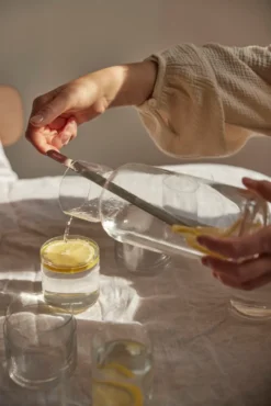 AARKE Karaffe Mit Rührlöffel Nesting Carafe Und Mixing Spoon Kristallglas 1,1L -Küchenzubehör 807ed4991ec199e7134d20aaeadf76af