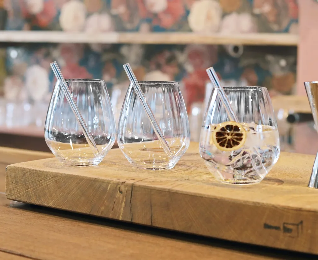 Nachtmann Tastes Good Vorteilsset 4 Gin Tonic Gläser + 4 Glastrinkhalme + Reinigungsbürste 7 Nachtmann Tastes Good Vorteilsset 4 Gin Tonic Gläser + 4 Glastrinkhalme + Reinigungsbürste – Bild 7