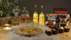 Whisky Geschenkset Nicht Nur Für Whisky Liebhaber:innen, 8 Granit Whisky Steine, 2 Whiskygläser, Eiswürfelzange Und Samtbeutel In Toller Holz Geschenkbox. Neidfaktor Inclusive -Küchenzubehör 82d04cc118fd8c6800da761d71defe10