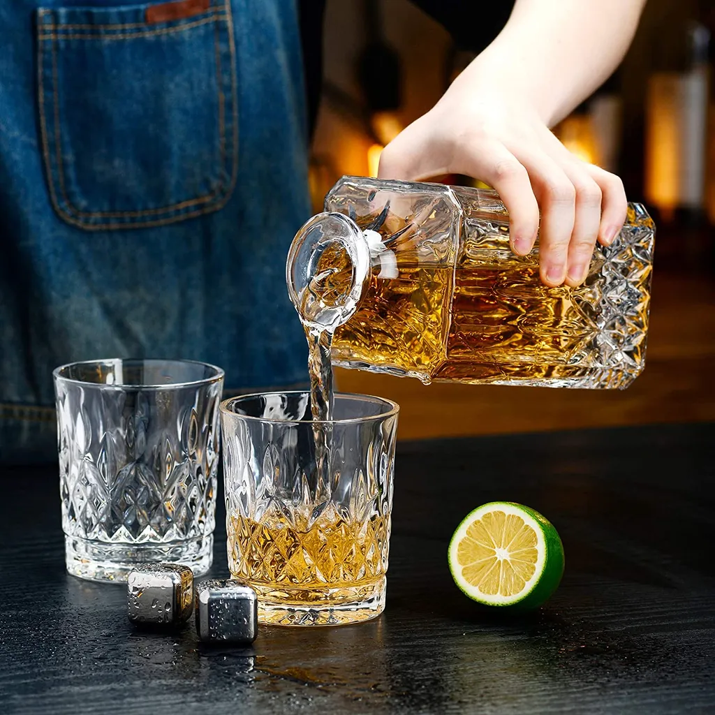 Amisglass Whiskey Karaffe Mit 2 Gläsern, Whiskey Set, 3-teilig, Whisky Dekanter 700ml Und Whisky Gläser 300ml 2 Stück, Kristallgläser & Longdrinkgläser 4 Amisglass Whiskey Karaffe Mit 2 Gläsern, Whiskey Set, 3-teilig, Whisky Dekanter 700ml Und Whisky Gläser 300ml 2 Stück, Kristallgläser & Longdrinkgläser – Bild 4