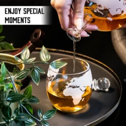 Whisiskey - Whisky Karaffe - Geschenke Für Männer - Komplette Whiskey Set - Globus - 900ML – Inkl. 4 Whisky Steine, 4 Whisky Gläser & Ausgießer - Whisky Dekanter – Whiskygläser - Natursteine -Küchenzubehör 95823dbaa38fd3a221805454c42b5f82