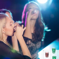 Relaxdays Tic Tac Toe Trinkspiel XL -Küchenzubehör d36563ff6f226b0c5911e902414cd3ad