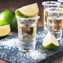 Shotgläser Set 12 Gläser Inklusive Ausgießhilfe -Küchenzubehör d5489ecfcbf179099ce0ff65c8561628