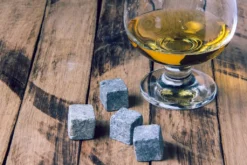 Echos 4er Whisky Steine Set Aus Granit | Wieder Verwendbar | Im Hochwertigem Stoffbeutel | -Küchenzubehör e83cac06ce5557025160ae3c99aa3230